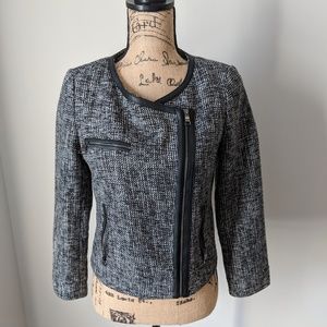 Gorgeous Banana Republic zip up blazer